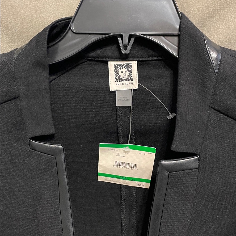 Anne Klein Black Blazer with beautiful princess collar & leather look trim. - Picture 5 of 10